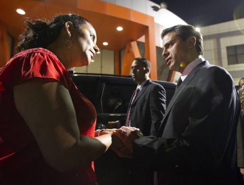 Il presidente messicano Enrique Pena Nieto accolto dal viceministro Veronica Guerrero