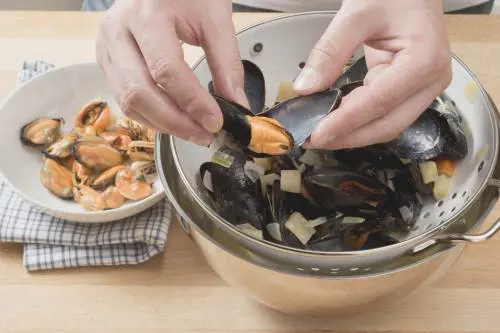 Quanti scandali a tavola La verità? Mangiare fa male