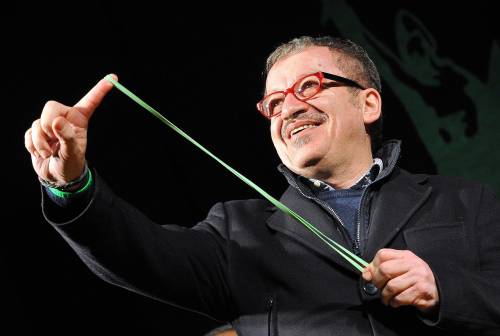 Bossi a Maroni: "Lasci o esco dalla Lega"