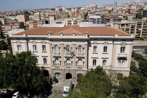 Il Pd va a caccia di un'altra banca