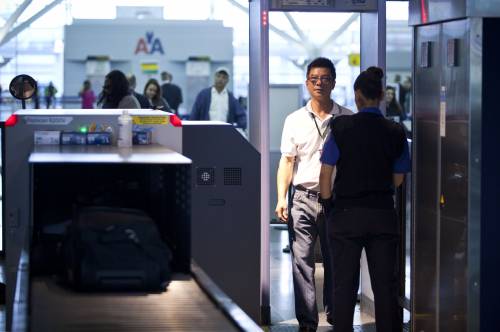 Coltelli riammessi sui voli Usa: compagnie aeree in rivolta