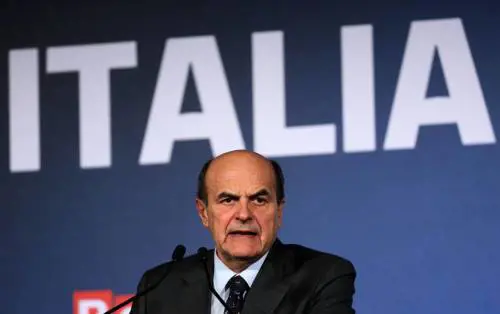 Bersani: "Non siamo a caccia di parlamentari"