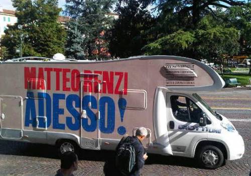 Renzi vende il camper usato per le primarie