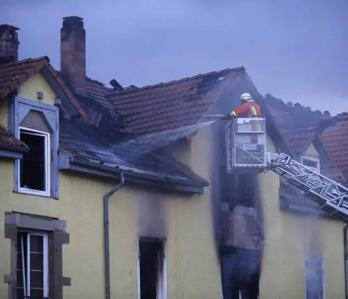 Rogo in casa: muoiono 7 bimbi