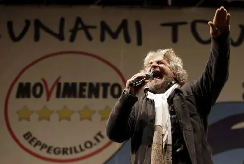 Grillo nomina due fedelissimi Ma chi li paga?