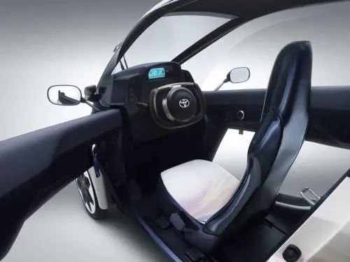 Toyota i-Road, auto e moto si incontrano