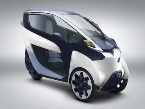 Toyota i-Road, auto e moto si incontrano 