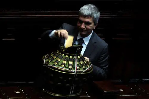 Vendola insidia i grillini? Scherzo telefonico della Zanzara