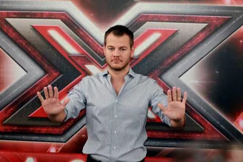 Alessandro Cattelan in una foto durante le riprese di XFactor