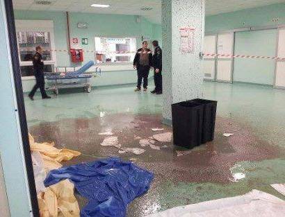 Ora all'ospedale delle coop cadono liquami dal soffitto