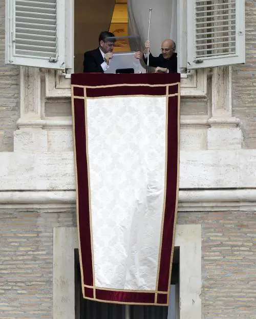 Lo stendardo senza stemma