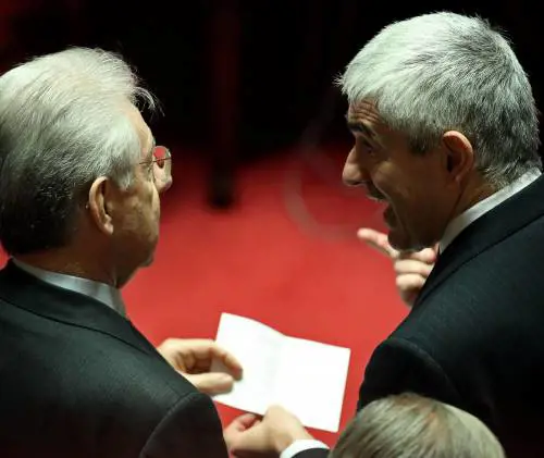 Il centrino dei veleni, Casini contro Monti: "È rissoso"