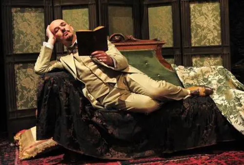 Vestaglie, tazzine e abiti Dal Vittoriale al Manzoni per svelare la vita del Vate