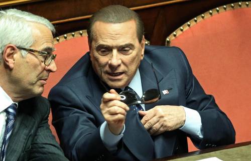 Silvio Berlusconi durante la votazione del presidente del Senato