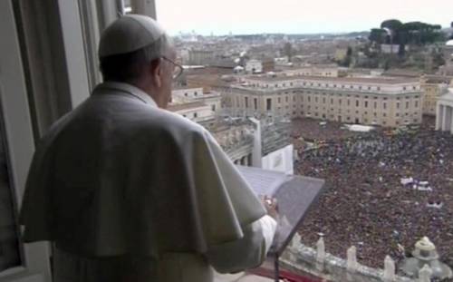 Il Papa: "La misericordia ci fa giusti". E poi saluta: "Buon pranzo"