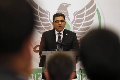 Il nuovo premier scelto dal Cns, Ghassan Hitto, in conferenza stampa a Instanbul