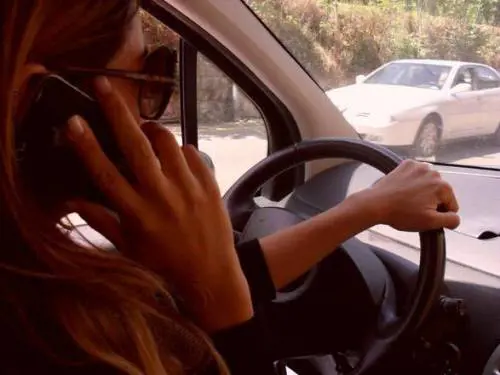 Telefonino al volante? Usa peggio dell'Europa