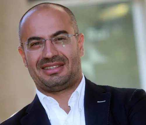 Governo, Paragone: “Senza cambiamento l’esperienza finisce”