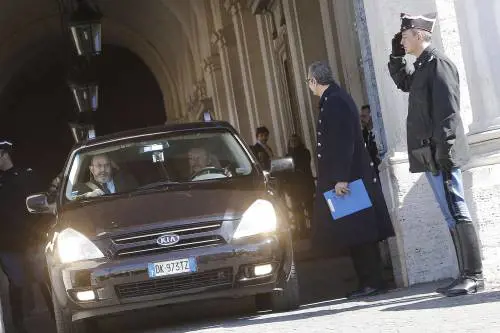 Grillo passa col rosso, il Codacons: "Via la patente all'autista"