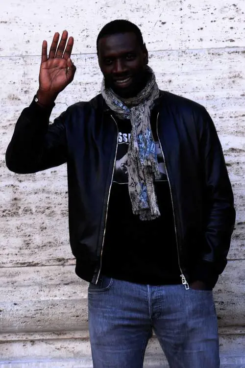 Omar Sy, la star di «Quasi amici» gioca al poliziotto