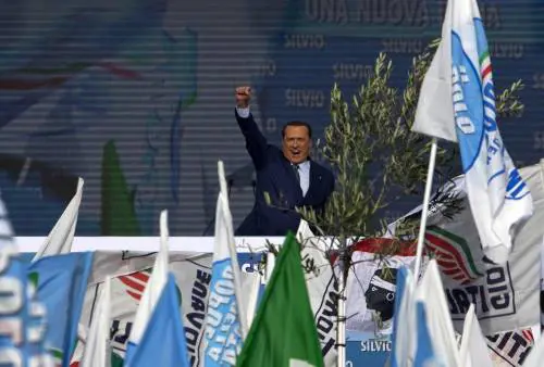 Berlusconi suona la carica: "Già in campagna elettorale"