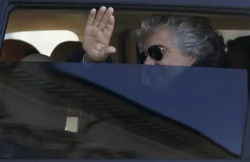 Ora Grillo denuncia l'agguato: "Trolls pagati per criticarmi"