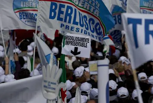 Il grido dell'onda azzurra: "Subito al voto e vinciamo"