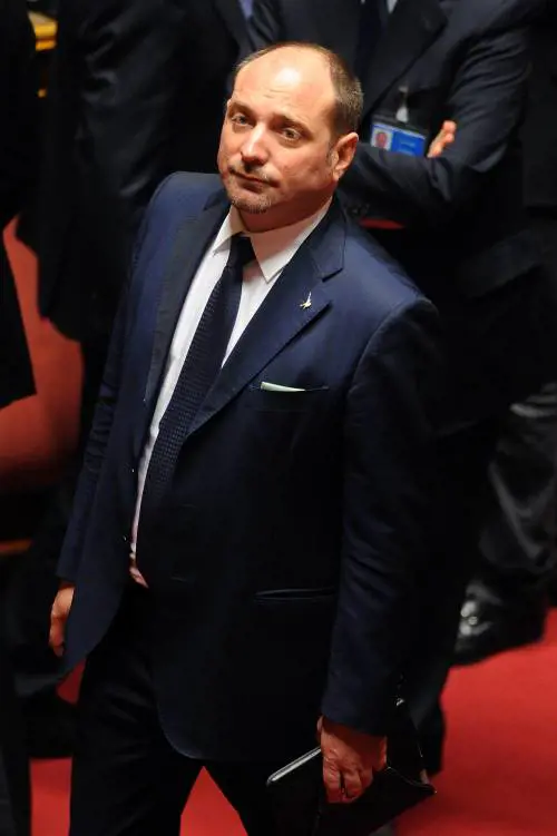 L'offerta del Carroccio: sì alla grande coalizione ma soltanto se c'è il Pdl