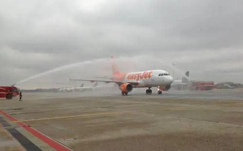 EasyJet, decolla il primo volo da Linate a Fiumicino