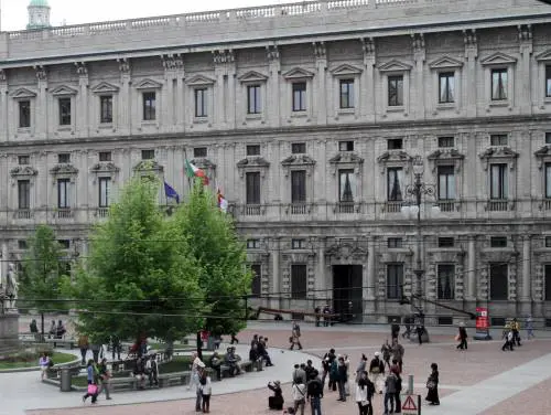 Venduti all'asta per 100mila euro oggetti donati da una benefattrice