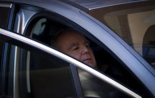 L'imprenditore Angelo Rizzoli esce dalla caserma della Guardia di Finanza