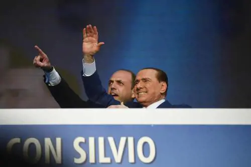 Il centrodestra vola nei sondaggi: è primo davanti a tutti