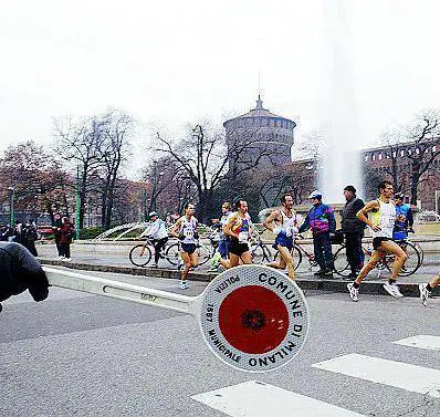 Maratona di solidarietà e senz'auto