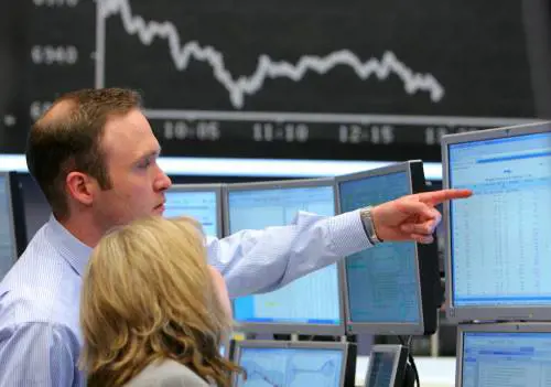 Dopo gli stress test Mps sprofonda (-21,5%). Piazza Affari perde il 2,4%