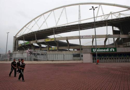 Rio, stadio a rischio crollo