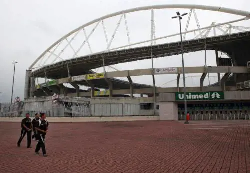 Rio, stadio a rischio crollo