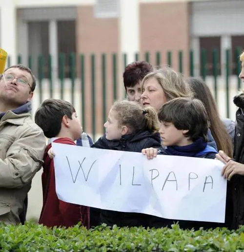 Incita i preti ad essere «pastori con l'odore delle pecore»