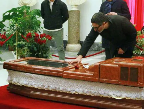 Rosario Fiorello in visita alla camera ardente di Franco Califano