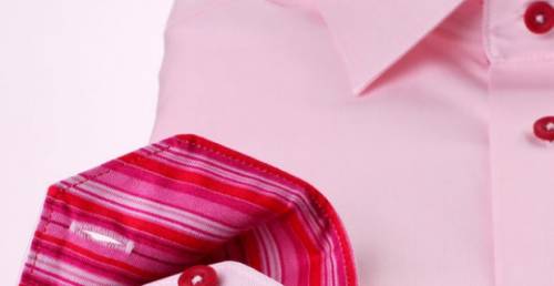 Tengo la camisa rosa…