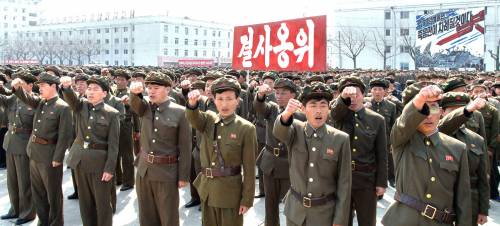 Nordcorea lancia nuovo missile La Nato: "Minaccia per la pace"