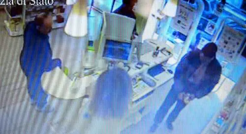 Il terrore dei farmacisti incastrato dal computer