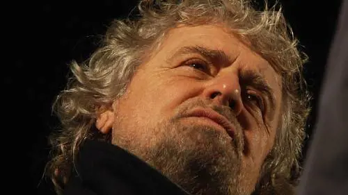 Internet si ribella a Grillo e lo sommerge di «vaffa»