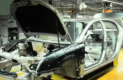Automotive, acciaio più leggero e resistente