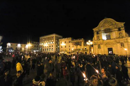 Dieci anni dal terremoto de L'Aquila: fiaccolata della memoria