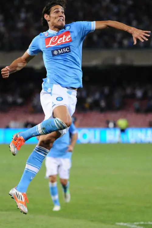 Esultanza per il terzo gol personale di Edinson Cavani