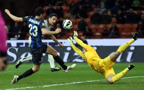 Denis, show e tripletta. L'Atalanta batte l'Inter a San Siro