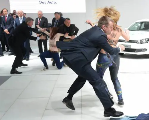 La (nuda) protesta a Putin