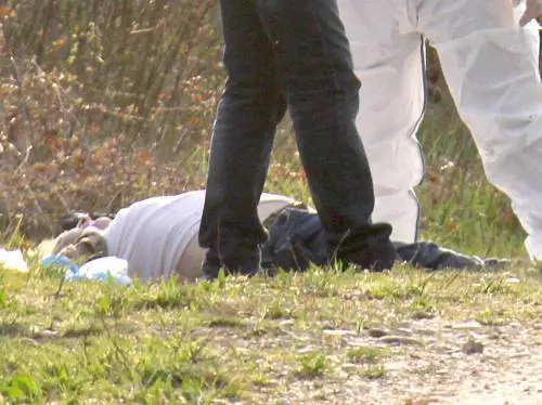 «L'abbiamo strangolato perchè voleva violentarci»