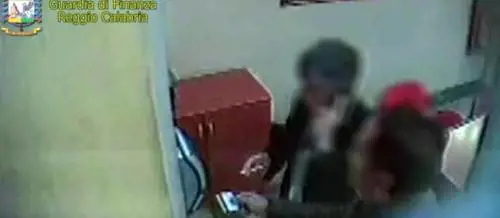 I cittadini fanno arrestare gli assenteisti