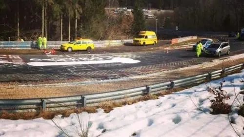 Il pene gigante che blocca il Nurburgring